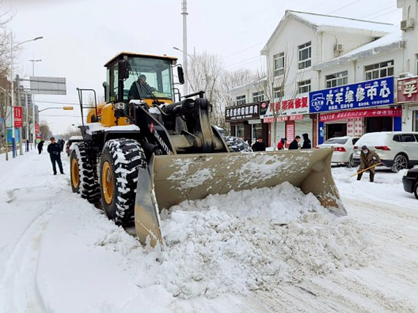 除雪保畅，CMD368铁肩路义勇担沉任！